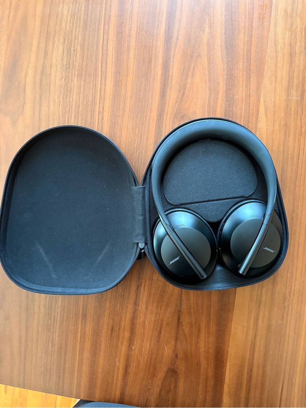 Bose noise cancelling Bluetooth wireless headphones